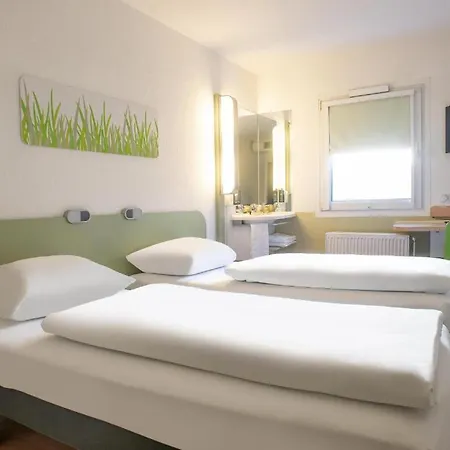 B&B Hotel Rostock-Broderstorf 2*