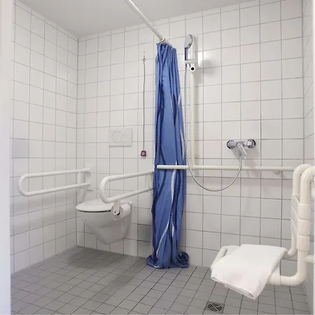 酒店 Rostock-broderstorf 3*