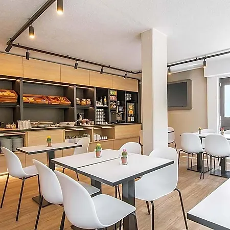 B&B Hotel Rostock-Broderstorf Hotel 3*